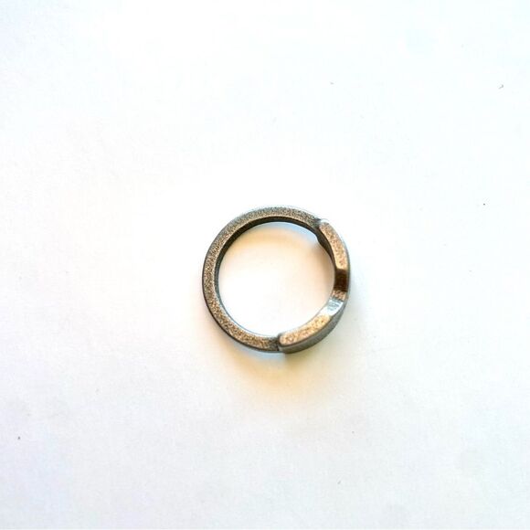 Stainless Steel Bowtie Ring - one of a kind! - Picture 3 of 4